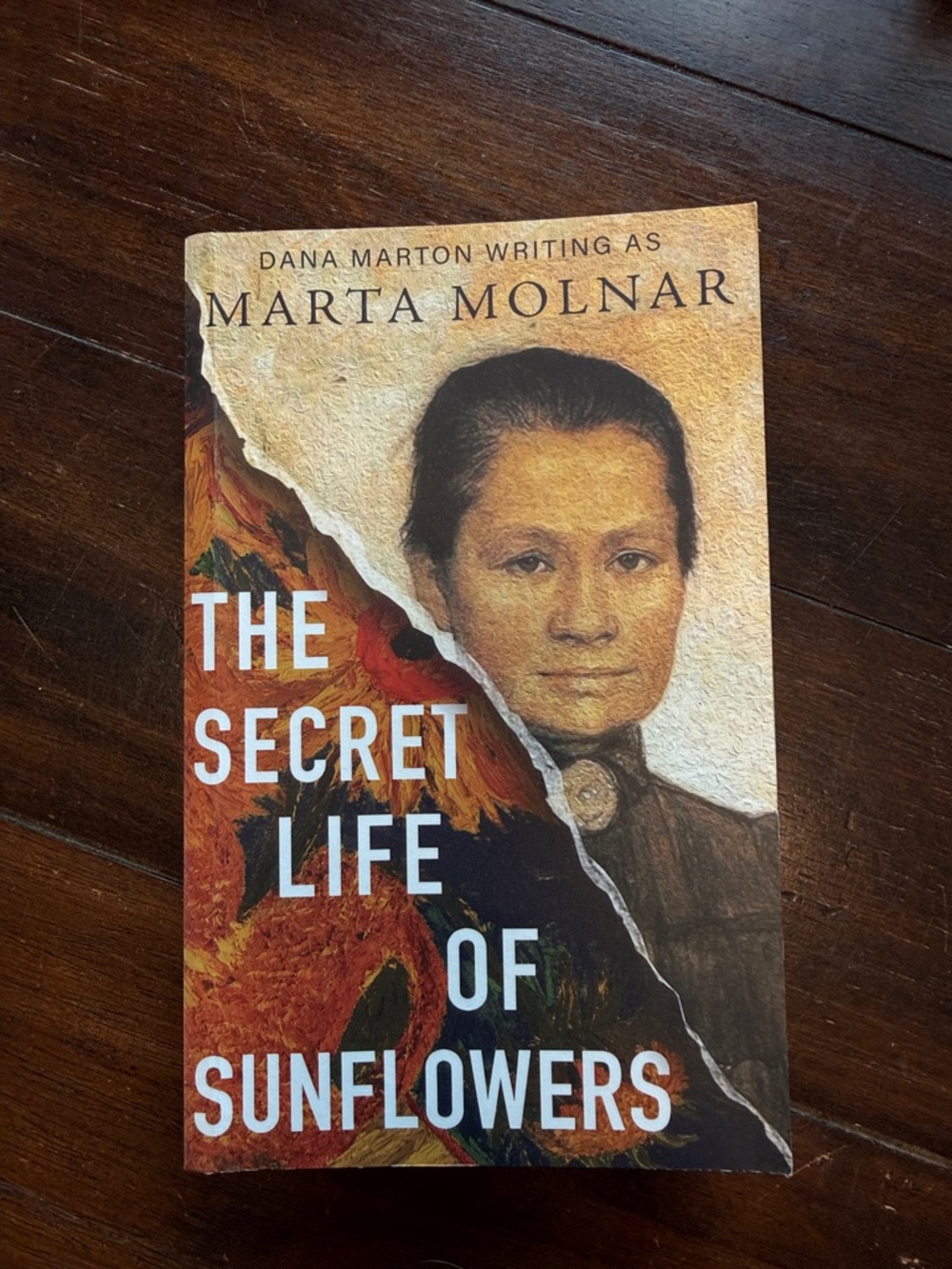 The Secret Life of Sunflowers (Paperback) by Marta Molnar